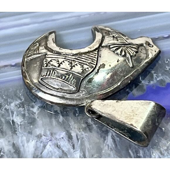 Vintage Native American Sterling Silver STORYTELLER Handmade BEAR FETISH Pendant - Picture 4 of 10